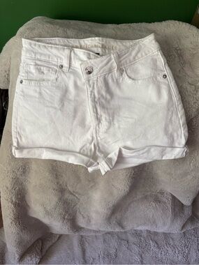 American Eagle Outfitters crossover White High-Rise Denim Shorts